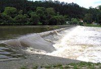 Pěkná šlajsna na Berounce při nadstavu vody